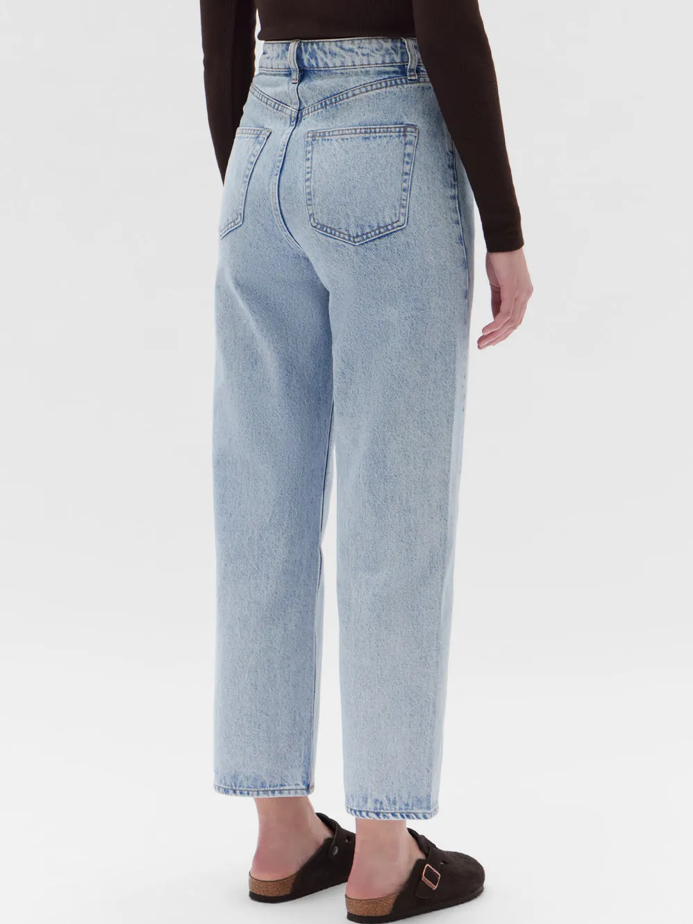 ASSEMBLY LABEL TWISTED SEAM STRAIGHT LEG JEAN